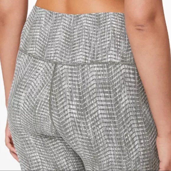 Lululemon Wunder Under Legging - Picture 6 of 6